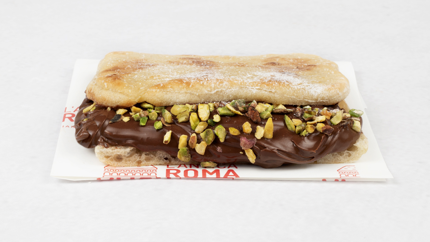 Focaccia Focaccia z Nutellą — Nutella, granulowane pistacje, sól Maldon, cukier puder