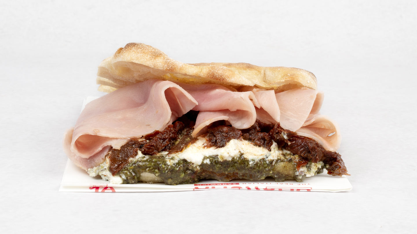 Focaccia Portofino — Szynka gotowana, ricotta, pesto pistacjowe, suszone pomidory